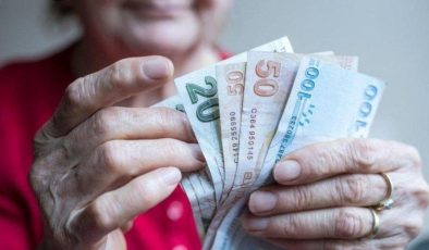 Emekliler, asgari ücret kadar bayram ikramiyesi istiyor