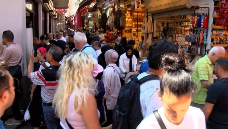 Eminönü’nde yoğunluk: Vatandaş yüksek fiyattan şikayetçi