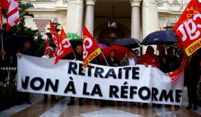 Fransa’da emeklilik ıslahatına karşı grevler sürüyor