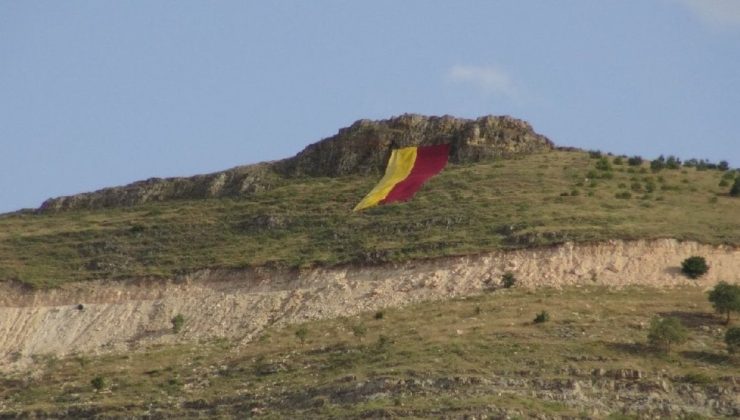 Galatasaray bayrağı Batmandaki Bayrak Tepe’ye açıldı