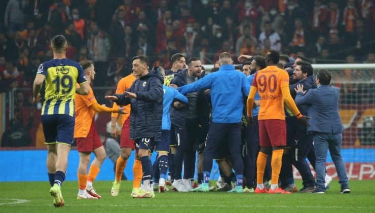 Galatasaray Fenerbahçe derbilerinin faturası ağır oluyor!