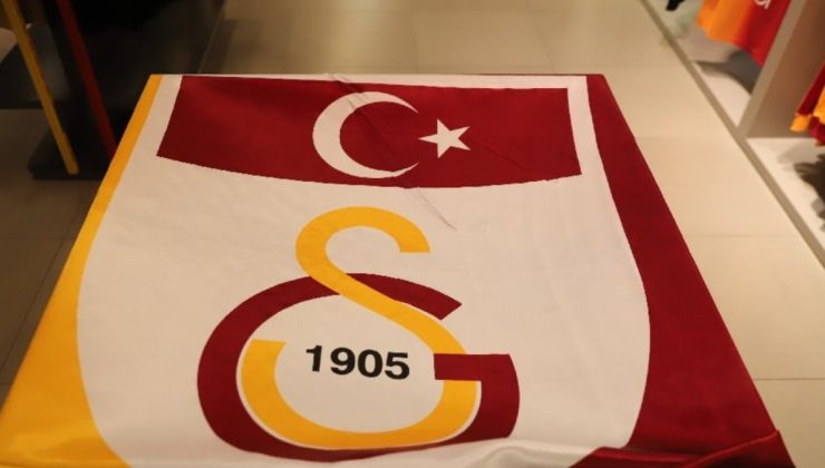 Galatasaray yeni dönem formasını tanıttı