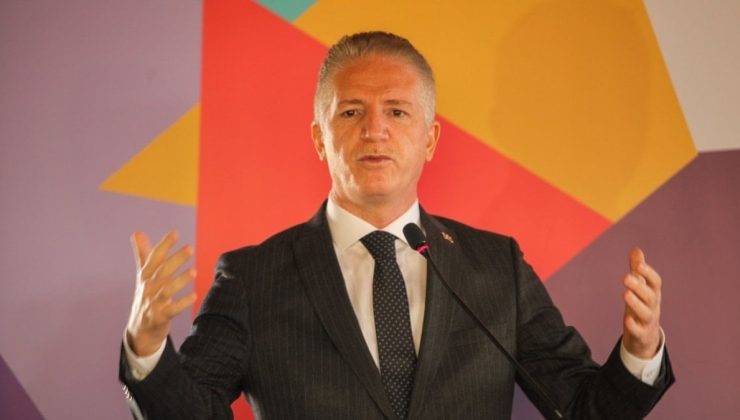 İstanbul sokaklarında kılıçla geziyorlardı! Vali açıklama yaptı