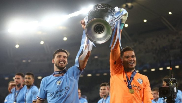 Manchester City’nin kutlamalarında beklenmedik olay: Dias, Grealish’in annesinin çantasına kustu