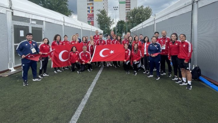 Milli sporcular Polonya’da bayramlaştı