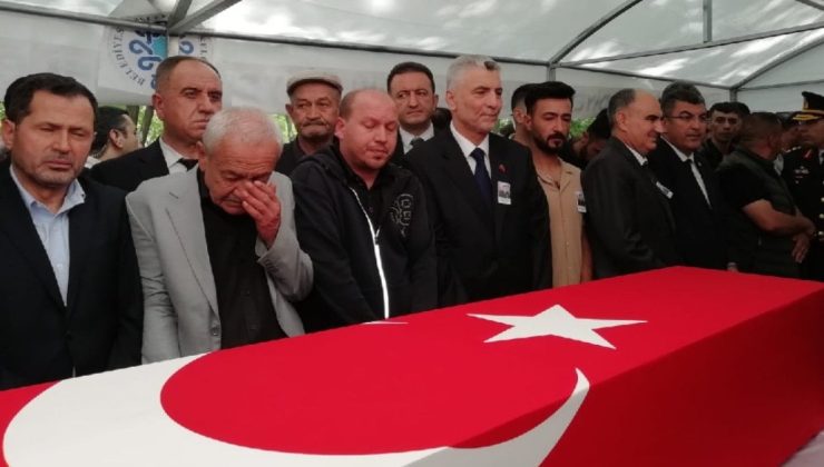 Pençe-Kilit bölgesinde şehit düşen askerlere gözyaşları içinde veda