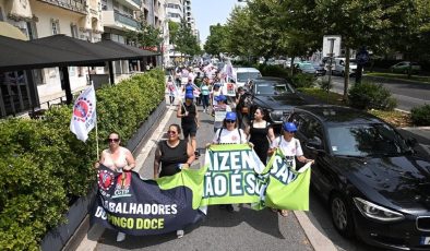 Portekiz’de işçiler, fiyat artışlarına karşı zam talebiyle gösteri yaptı