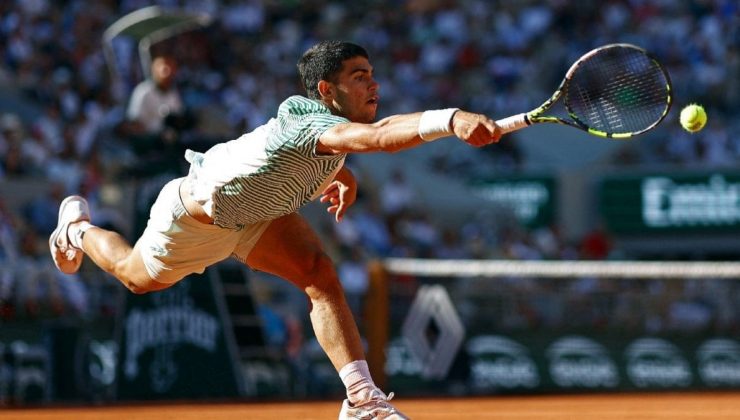 Roland Garros’ta Alcaraz ve Tsitsipas set vermeden turladı