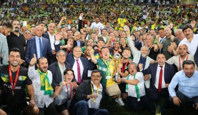 Şanlıurfaspor’un şampiyonluk sevincinde yaşananlara tepki yağdı