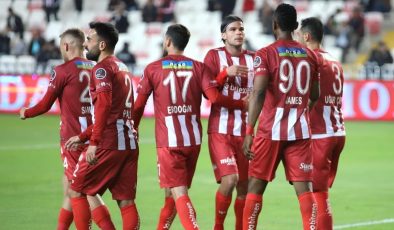Sivasspor’da 9 futbolcunun sözleşmesi sona erdi