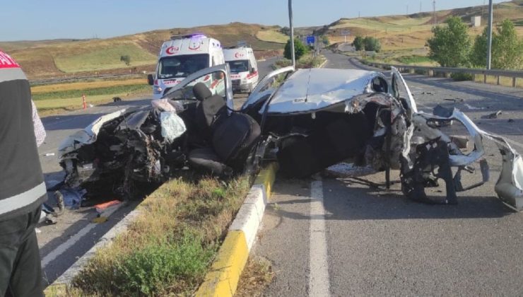 Araç paramparça oldu: 2 ölü