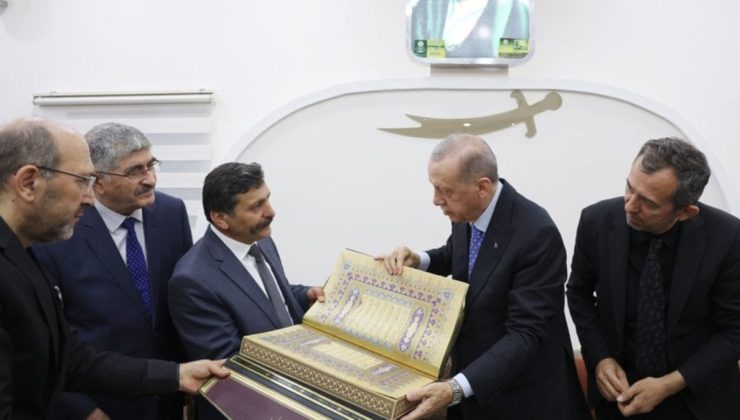 Cumhurbaşkanı Erdoğan cemevini ziyaret etti