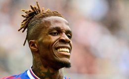 Galatasaray taraftarından Wilfried Zaha’ya müthiş karşılama