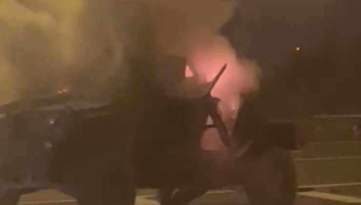 İstanbul’da polislerin içinde olduğu zırhlı araç alev aldı