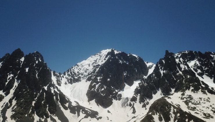 Kaçkar Dağları’nda buzul tırmanışında düşen dağcı için kurtarma çalışması