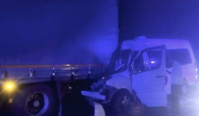 Manisa Sarıgöl’de güreşçileri taşıyan minibüs kaza yaptı: 9 Yaralı
