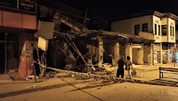 Osmaniye’de ağır hasarlı bina çöktü