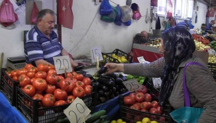 Pazarda esnaf da müşteri de mutsuz: Böyle pahalılık olur mu? 