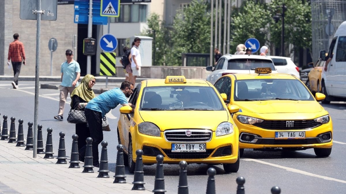 taksilerde-pazarlik-donemi-en-fazla-ucreti-verene-gidiyorlar-i9ERPYrI.jpg Taksilerde pazarlık dönemi: En fazla ücreti verene gidiyorlar