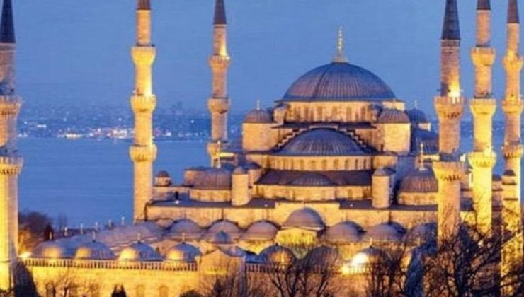 Ülke genelindeki camilerde sela okundu
