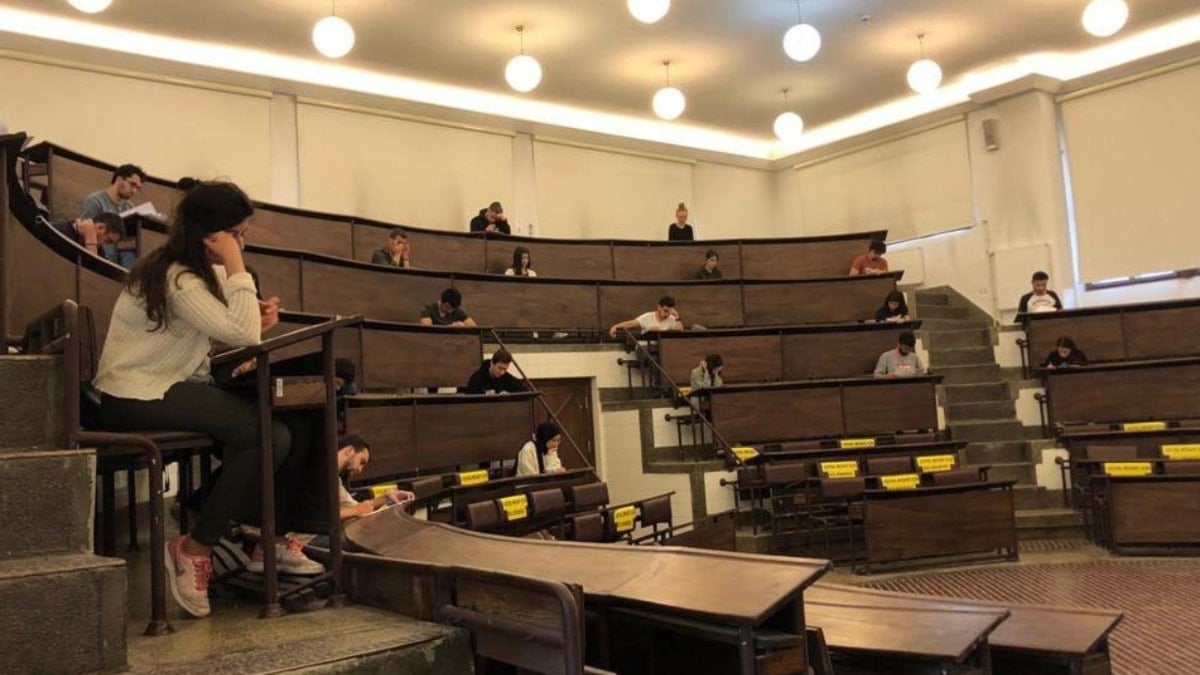 universitelilere-af-cikti-RlNPvfG7.jpg Üniversitelilere af çıktı