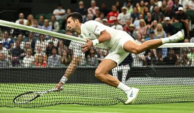 Wimbledon’da Novak Djokovic’in maçı yarıda kaldı
