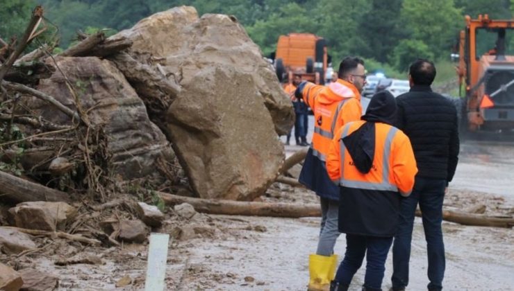 Zonguldak’ta heyelan: İstanbul yolu ulaşıma kapandı