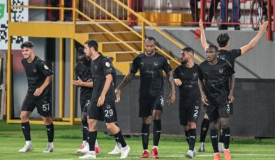 Atakaş Hatayspor ligin yeni ekibi Hatayspor’u 5 golle dağıttı