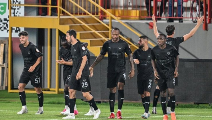 Atakaş Hatayspor ligin yeni ekibi Hatayspor’u 5 golle dağıttı