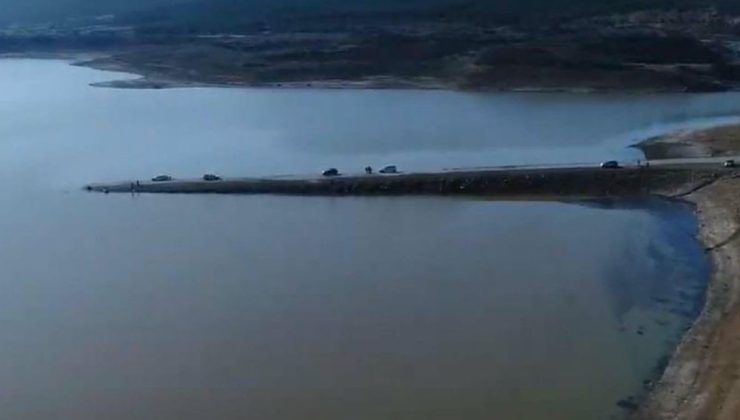 Barajda su seviyesi düştü, eski kara yolu ortaya çıktı