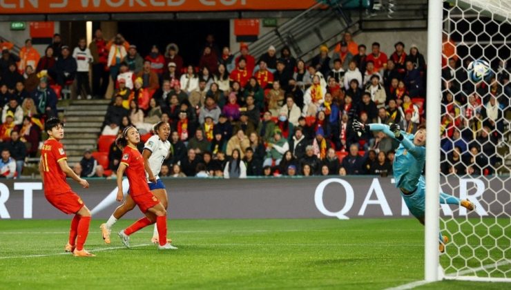 İngiltere ve Danimarka tur atladı