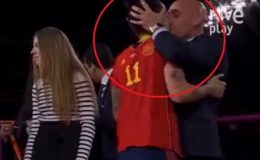 İspanya Futbol Federasyonu Başkanı, Hermoso’yu öpünce tepki yağdı!
