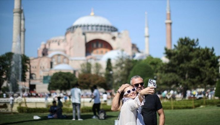 İstanbul ilk 6 ayda yaklaşık 8 milyon turist ağırladı