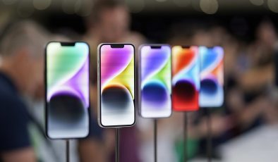 Samsung, iPhone 15 serisinin OLED ekranlarını üretmeye başladı