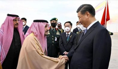 Suudi Arabistan ile Çin 12 anlaşma imzaladı