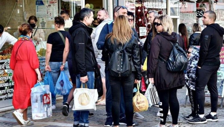 Turistlerin akın ettiği pazar yerini satışa çıkaran belediyeye tepki