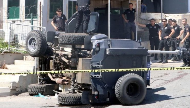Zırhlı polis aracı devrildi: Bir şehit