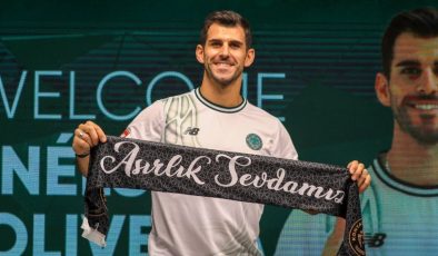 Konyaspor, Nelson Oliveira ile 2 yıllık sözleşme imzaladı
