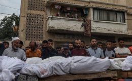 Gazze’deki Şifa Hastanesi’nde toplu mezar çalışmaları başladı