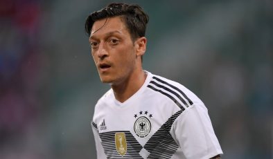 Mesut Özil’in babasından itiraf: Almanya için oynamasına ben ikna ettim