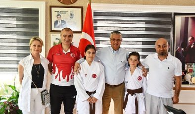 Milli karatecilerden Başkan Topaloğlu'na ziyaret